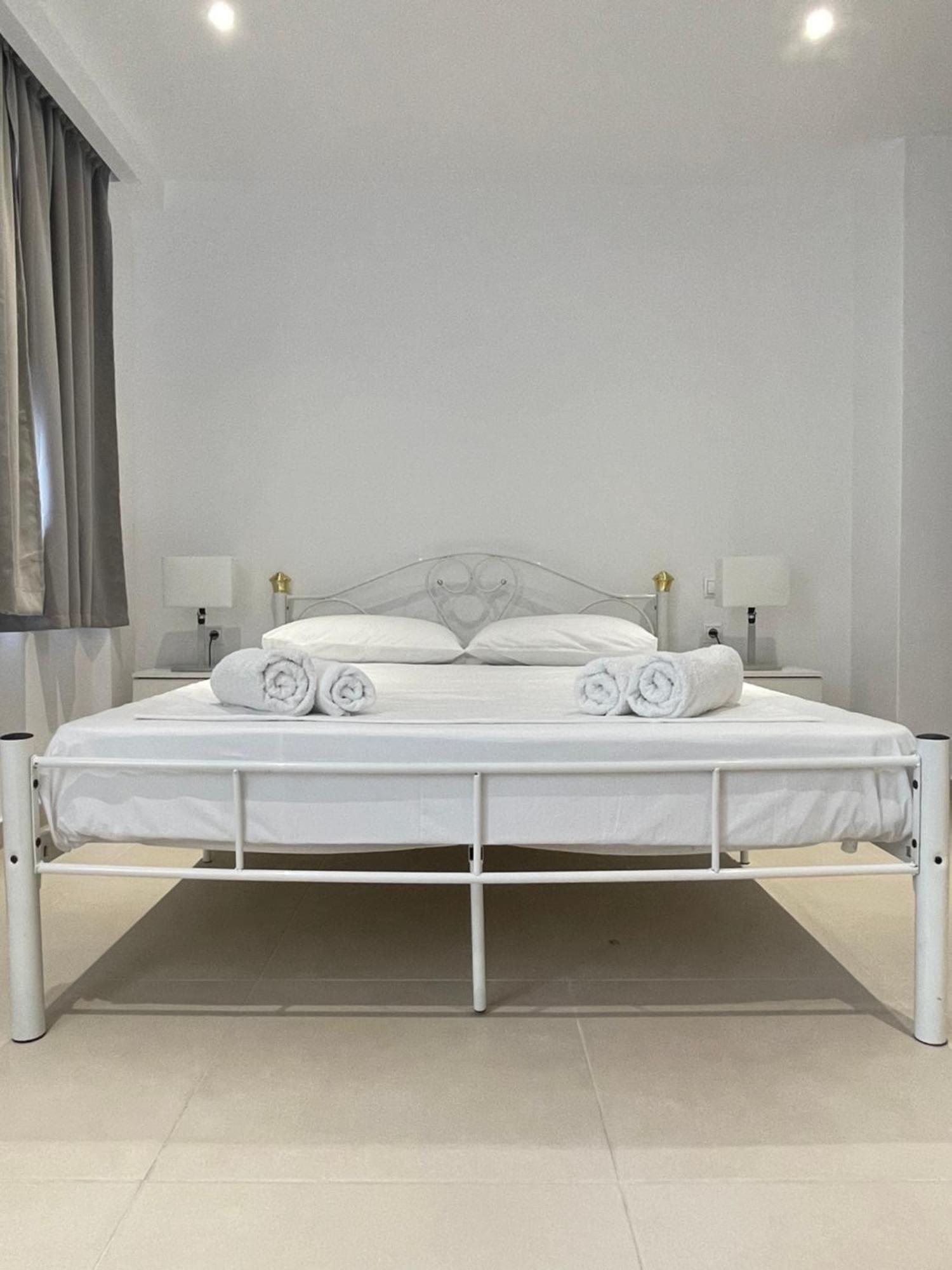 Spacious Athenian 2 Bedroom Apartment Next Metro And Museum Esterno foto