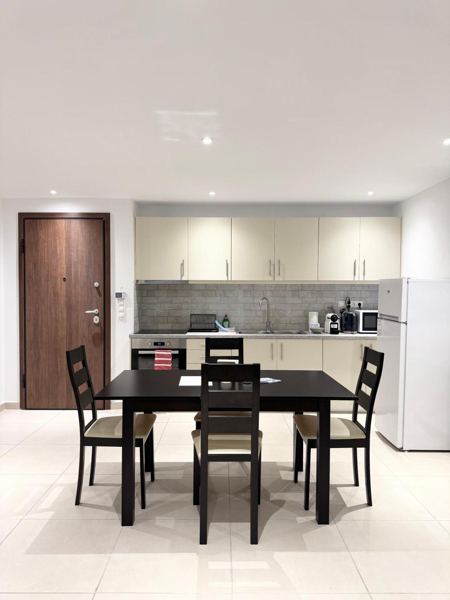 Spacious Athenian 2 Bedroom Apartment Next Metro And Museum Esterno foto